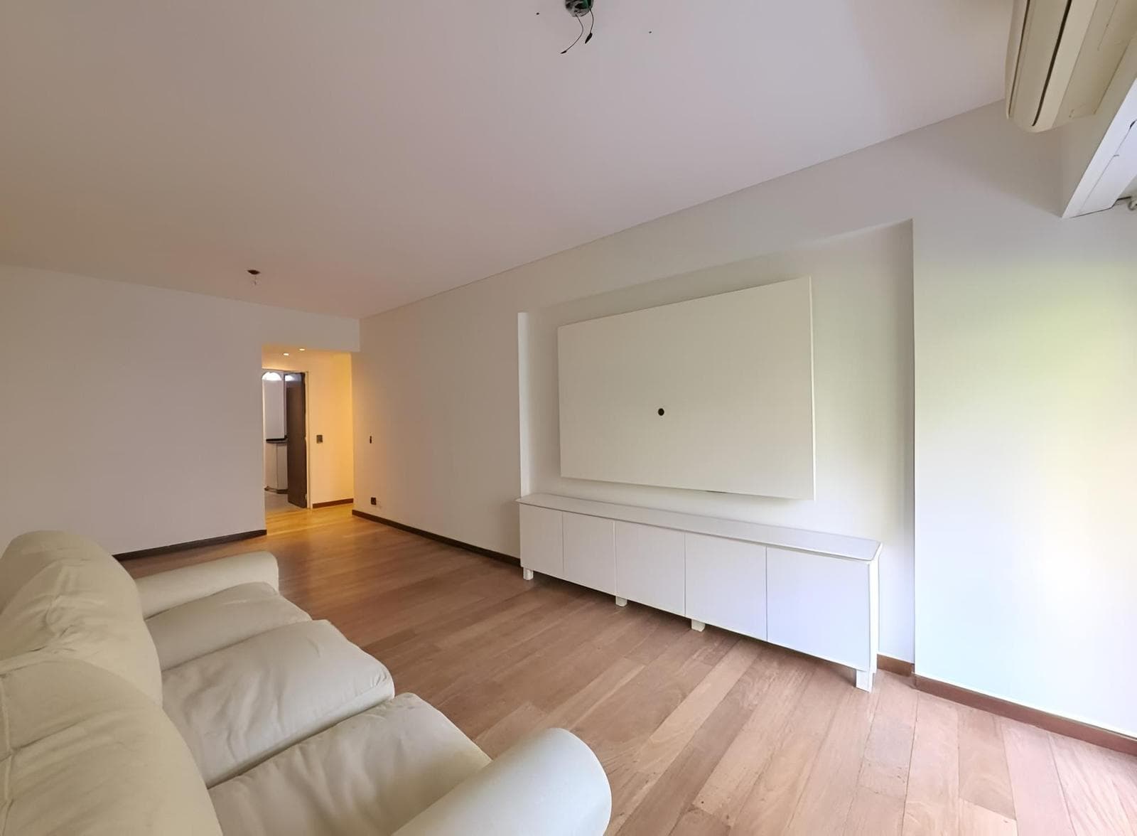 4-Room Apartment for Sale in Recoleta with a Long Balcony