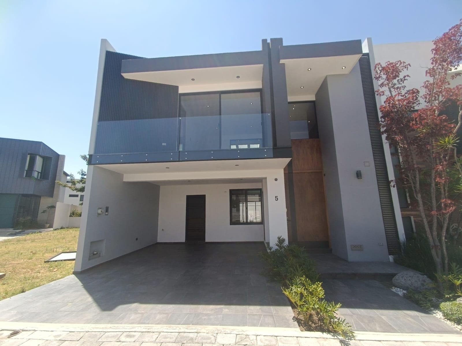 House for sale, across from Chedraui in the exclusive Cascatta neighborhood, Lomas de Angelópolis, Puebla