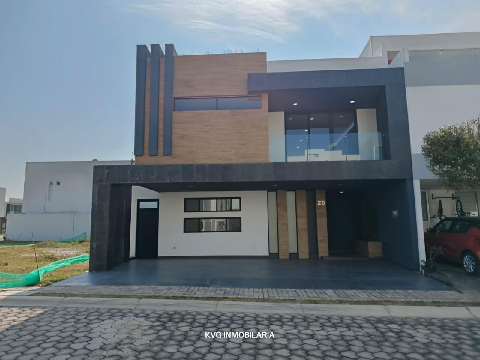 House for sale, 500 meters from Chedraui in the exclusive Cascatta neighborhood, Lomas de Angelópolis, Puebla