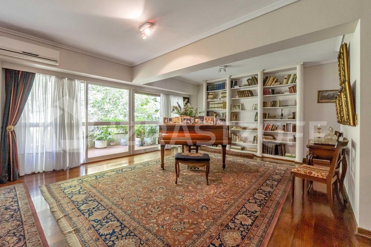 3-Bedroom Apartment with 2 Parking Spaces in Recoleta for Sale