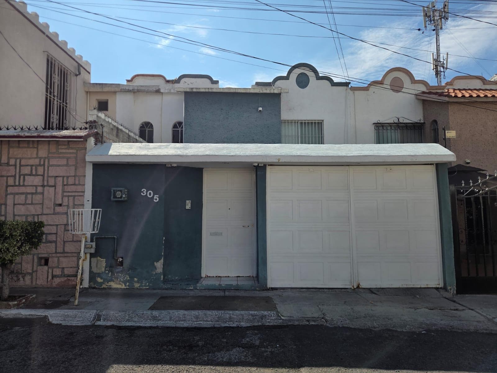 House in Plazas del Sol, Section 2