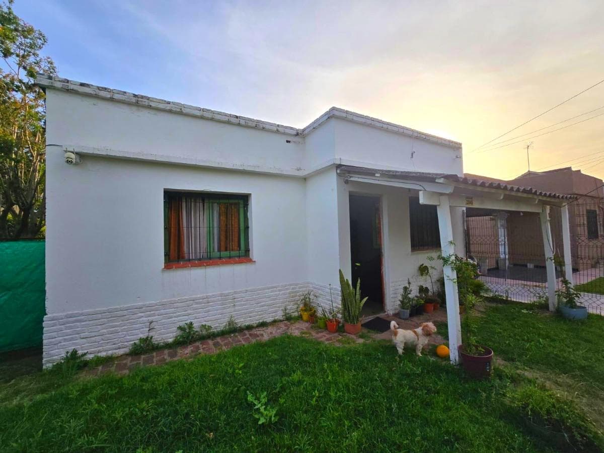 Casa a reciclar en moreno centro venta