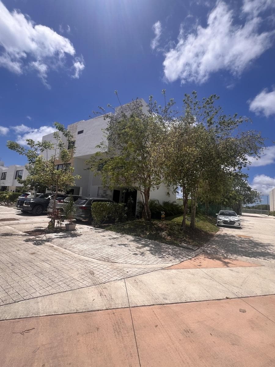 HOUSE FOR SALE IN ZIVALAM