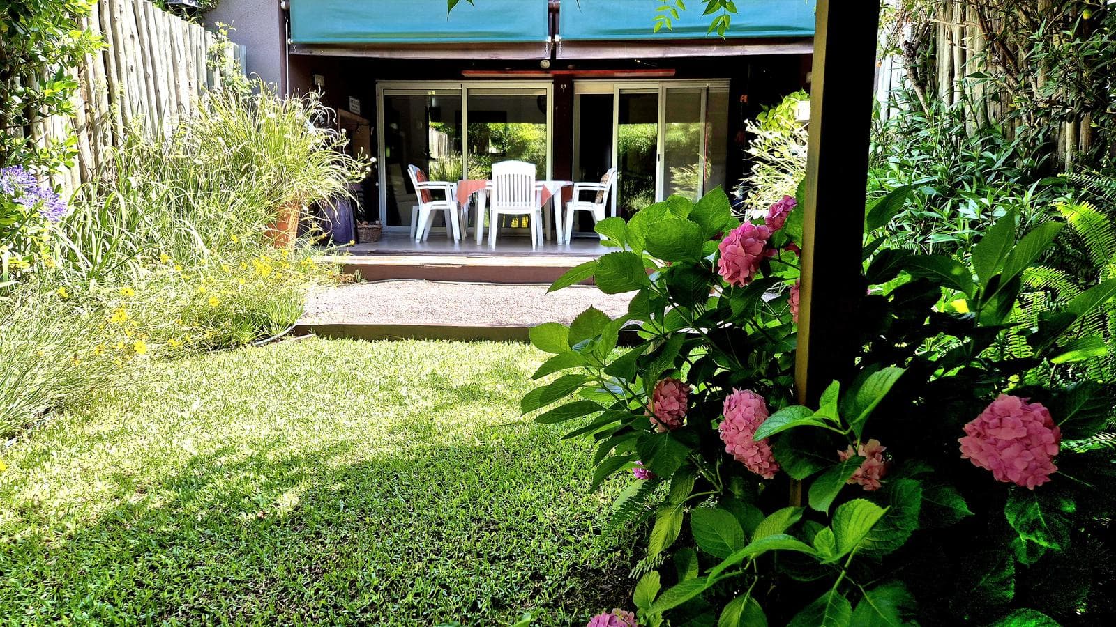FOR SALE: 4-ROOM APARTMENT IN LAGO ESCONDIDO, NORDELTA WITH GARDEN