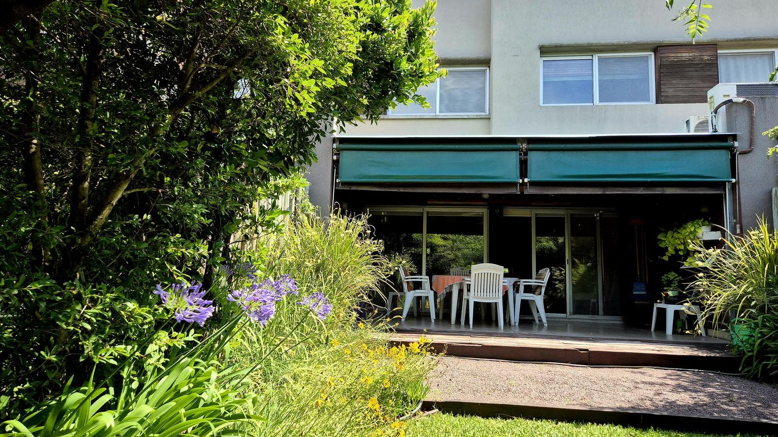 FOR SALE: 4-ROOM APARTMENT IN LAGO ESCONDIDO, NORDELTA WITH GARDEN