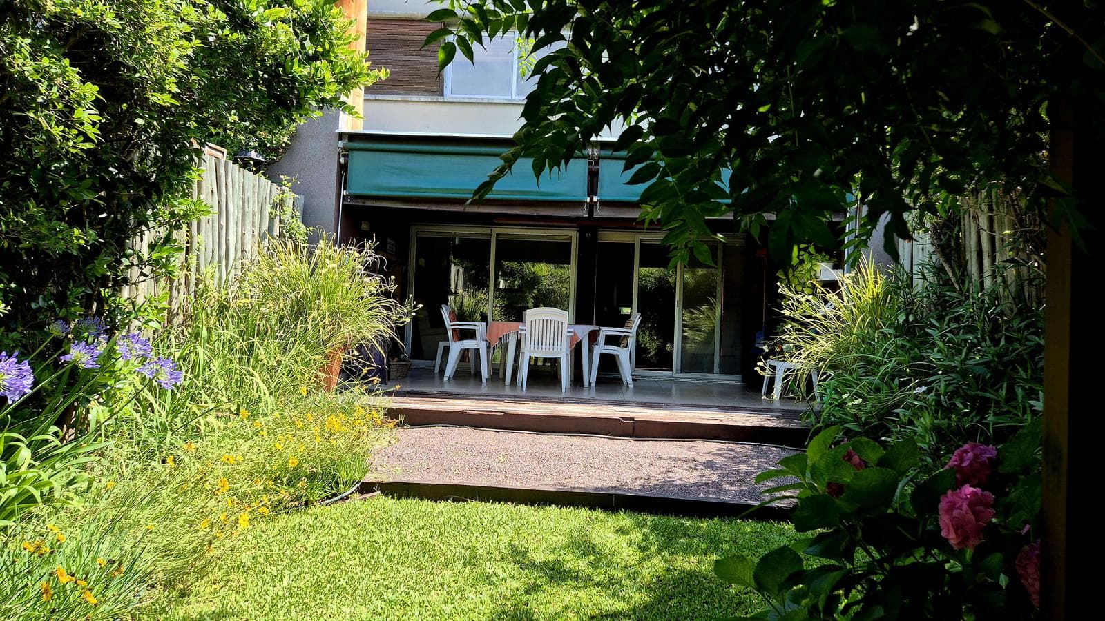 FOR SALE: 4-ROOM APARTMENT IN LAGO ESCONDIDO, NORDELTA WITH GARDEN