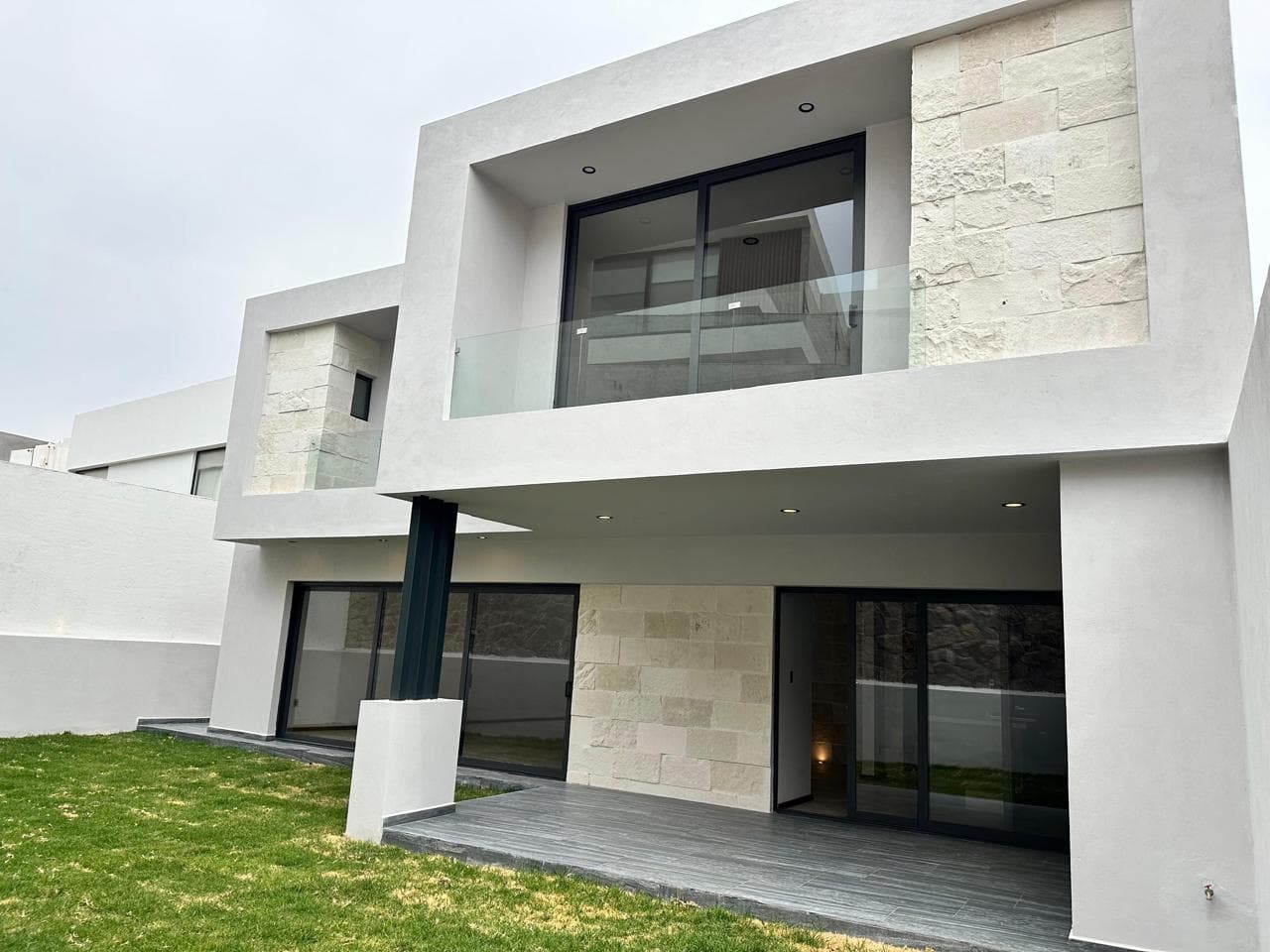 HOUSE FOR SALE IN SIERRA AZUL