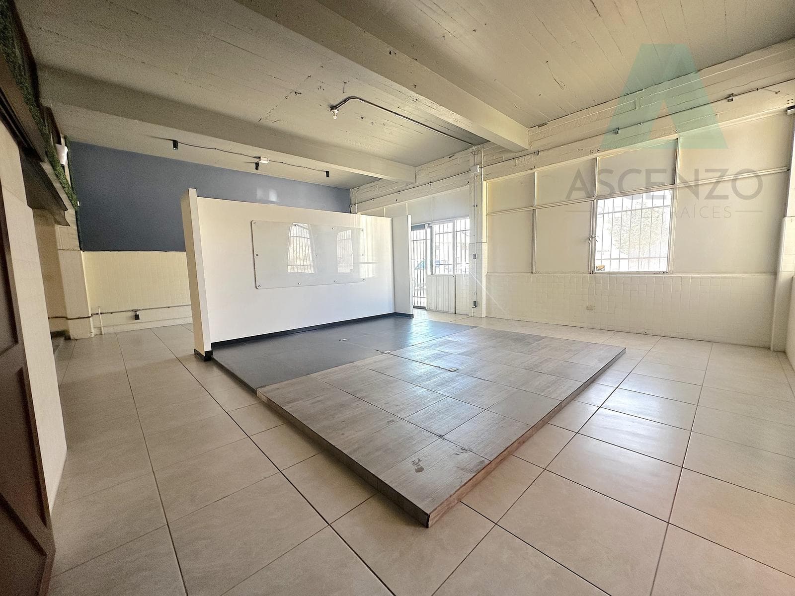 Office Space for Rent with Storage Unit in the Industrias Neighborhood, Seraco