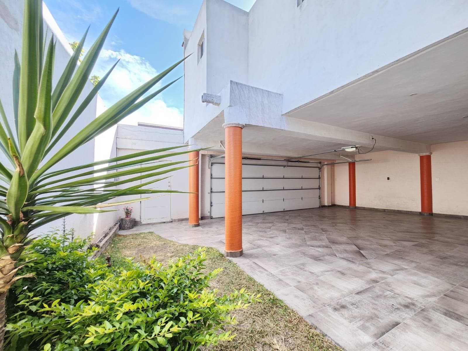 House in the San José Residential Complex