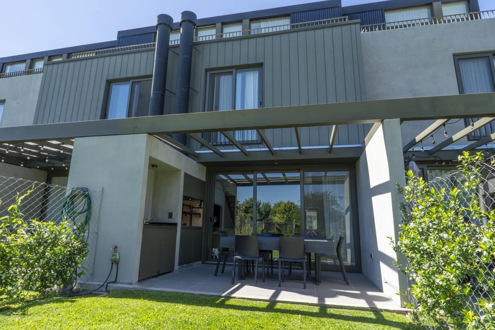 Casa Townhouse en Pilar | Barrio Cerrado | 3 Amb Playroom | Jardín y Parrilla | Panamericana km43