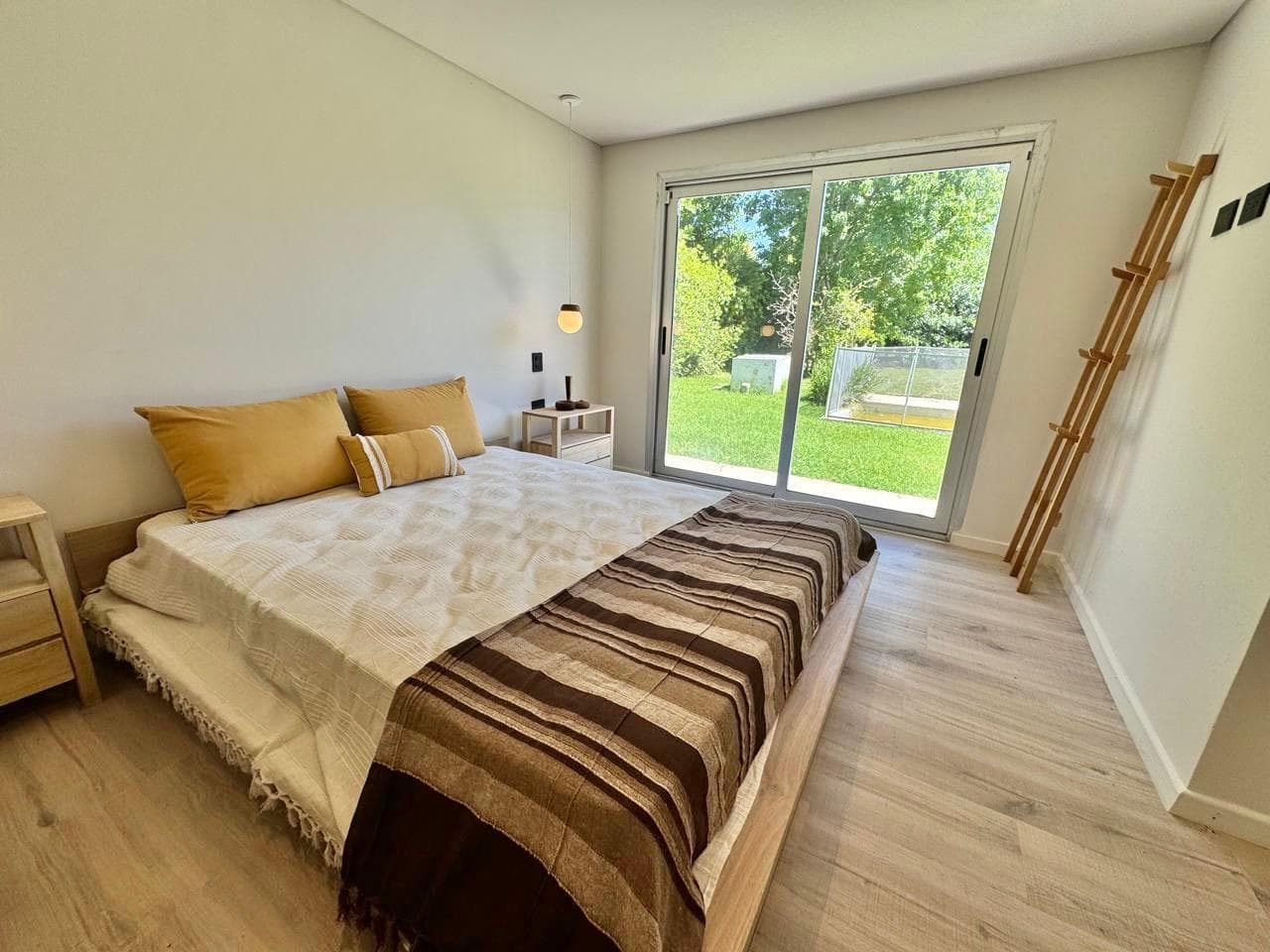 FOR SALE - 3-Bedroom House, Pool - Miraflores Neighborhood, Funes Hills