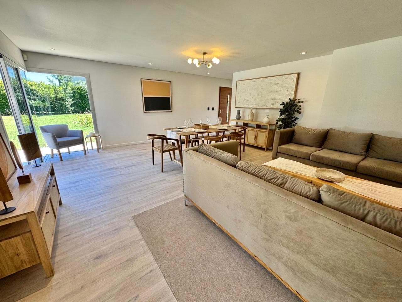 FOR SALE - 3-Bedroom House, Pool - Miraflores Neighborhood, Funes Hills