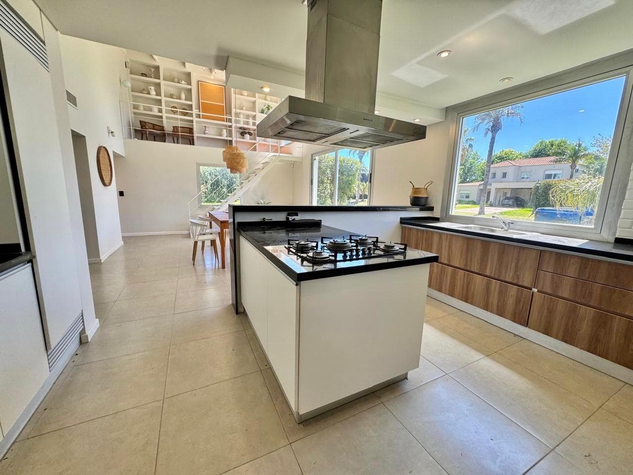 FOR SALE - 3-Bedroom House, Pool - Miraflores Neighborhood, Funes Hills