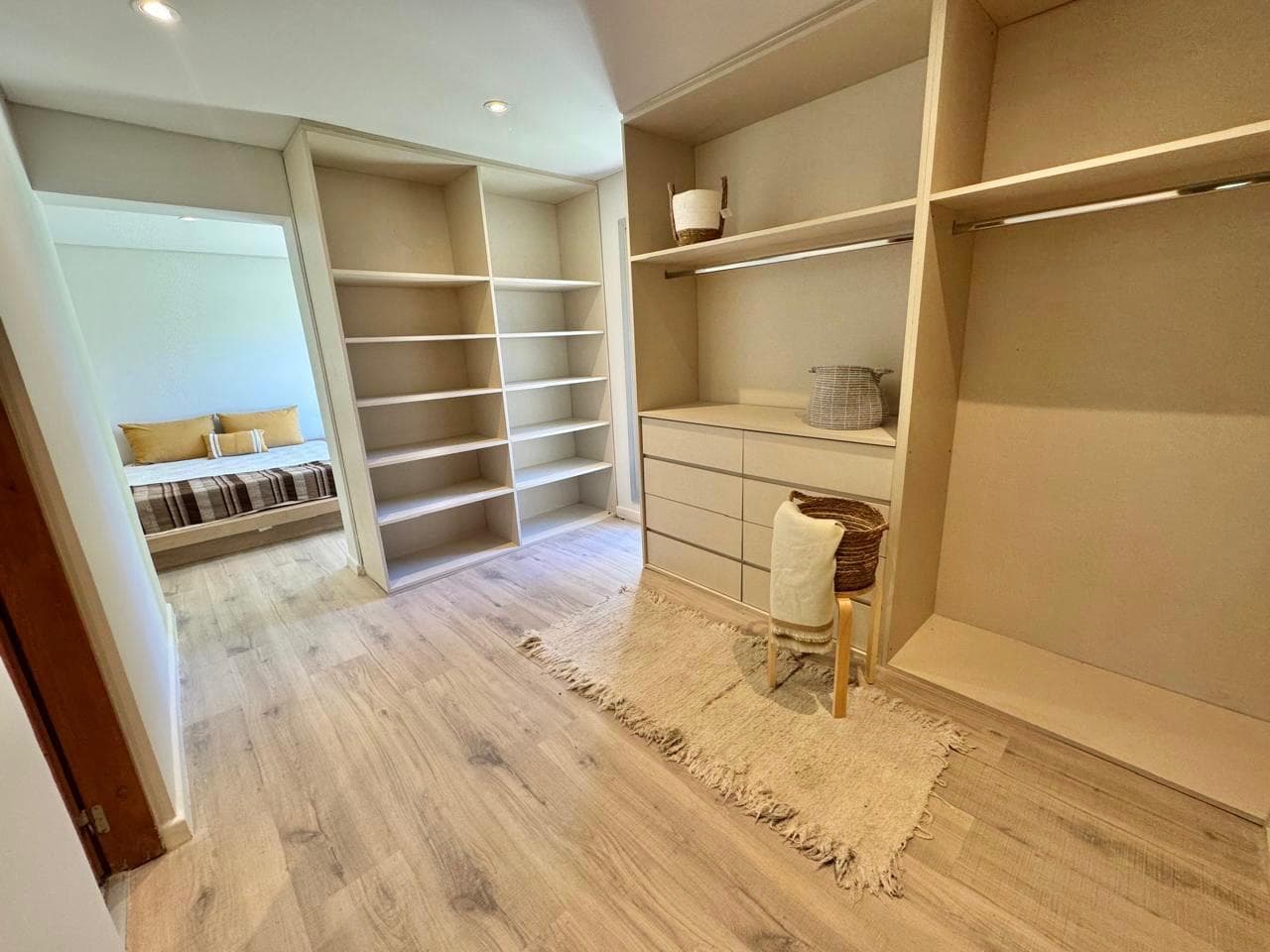 FOR SALE - 3-Bedroom House, Pool - Miraflores Neighborhood, Funes Hills