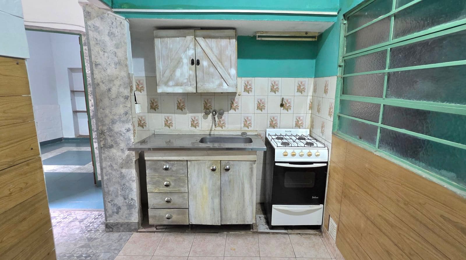 1290 Carlos Ortiz: 3-bedroom townhouse. 2 kitchens 2 bathrooms Patio