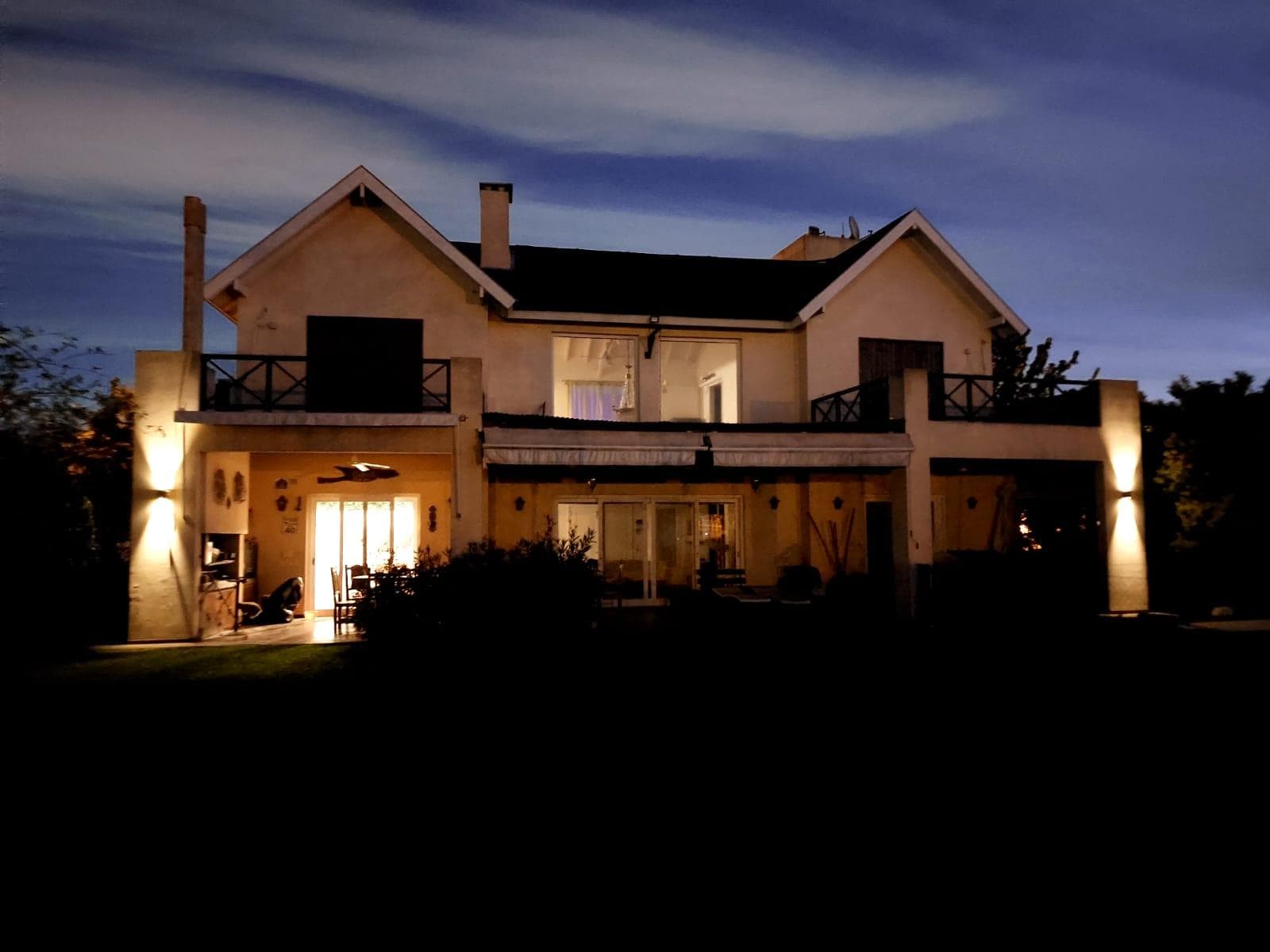 Summer Rental House. Access to the River in the San Isidro Labrador Neighborhood.