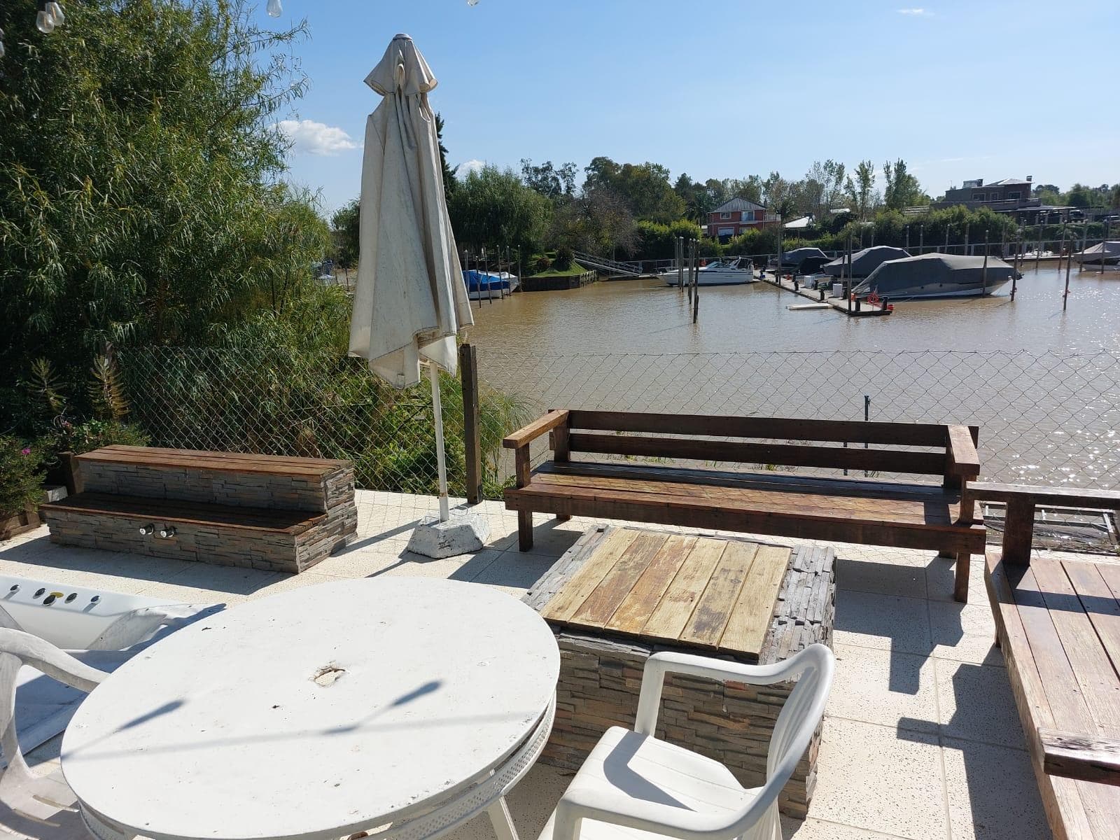 Summer Rental House. Access to the River in the San Isidro Labrador Neighborhood.