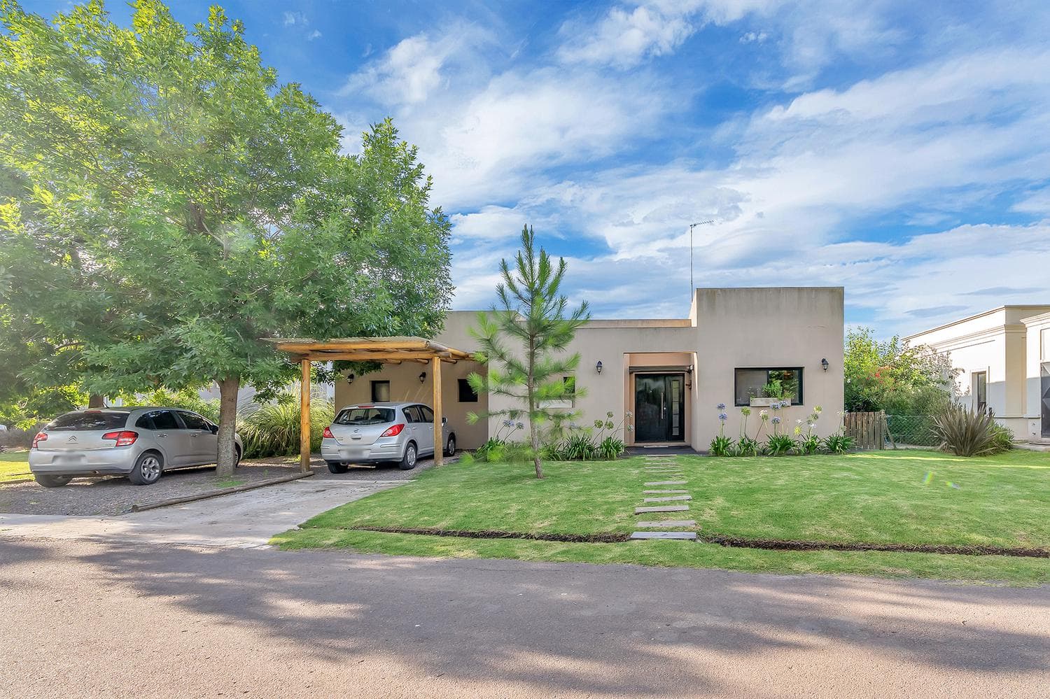 Great Deal!! House for Sale in Manzanares Chico