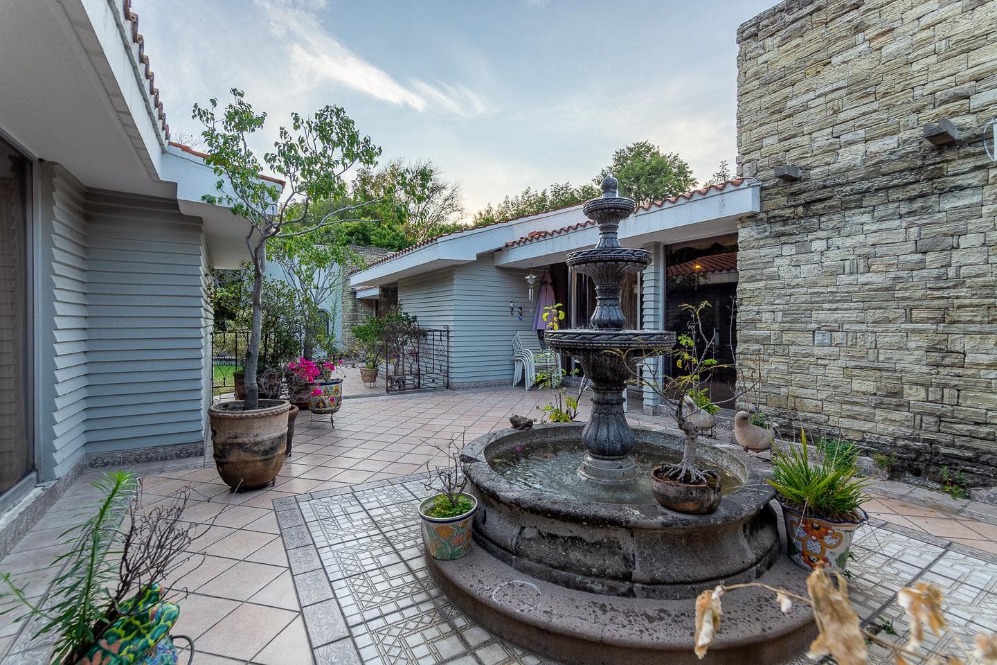 HOME FOR SALE AT LAS FUENTES 2 GOLF CLUB, SPACIOUS GARDEN, SINGLE-STORY.