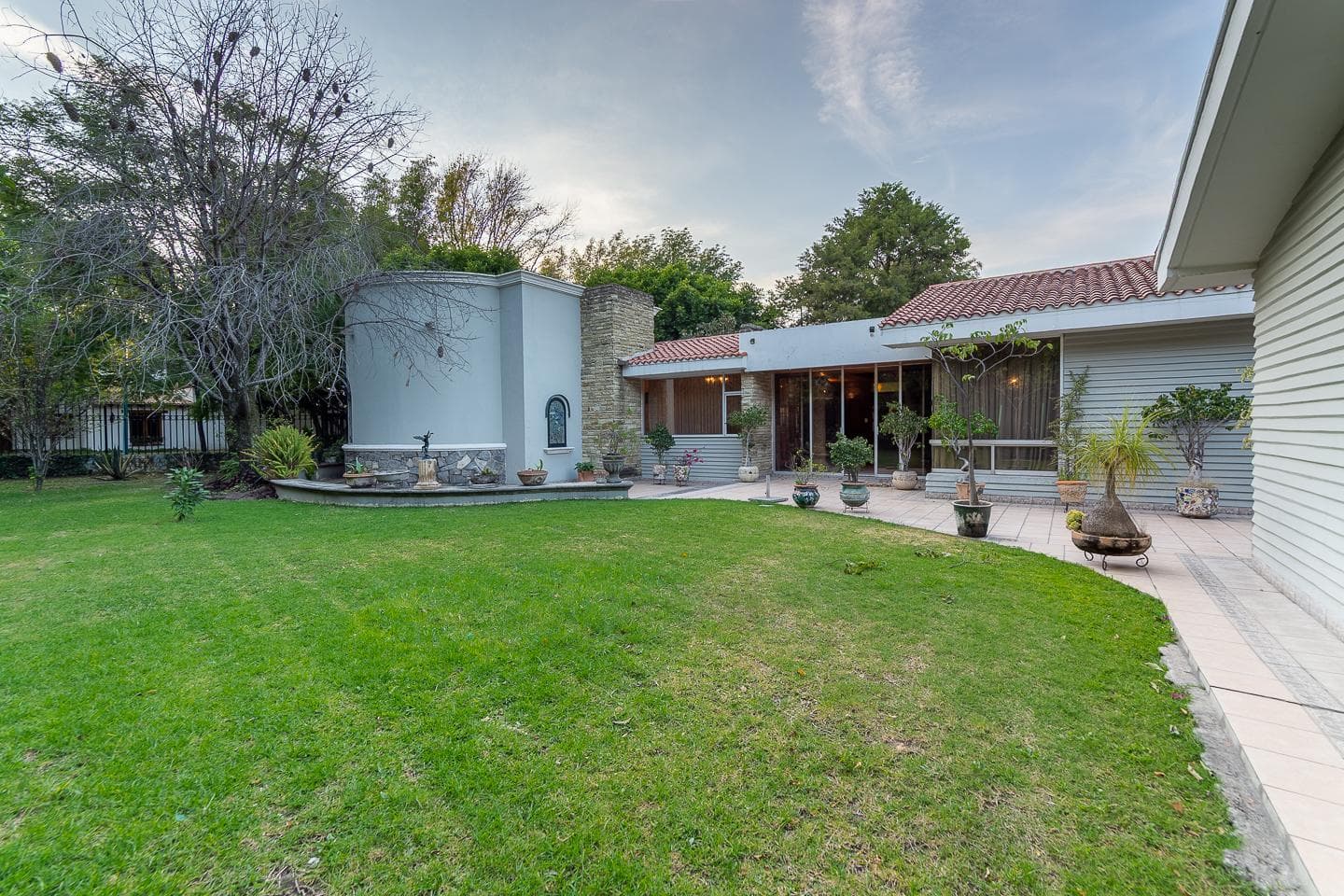 HOME FOR SALE AT LAS FUENTES 2 GOLF CLUB, SPACIOUS GARDEN, SINGLE-STORY.