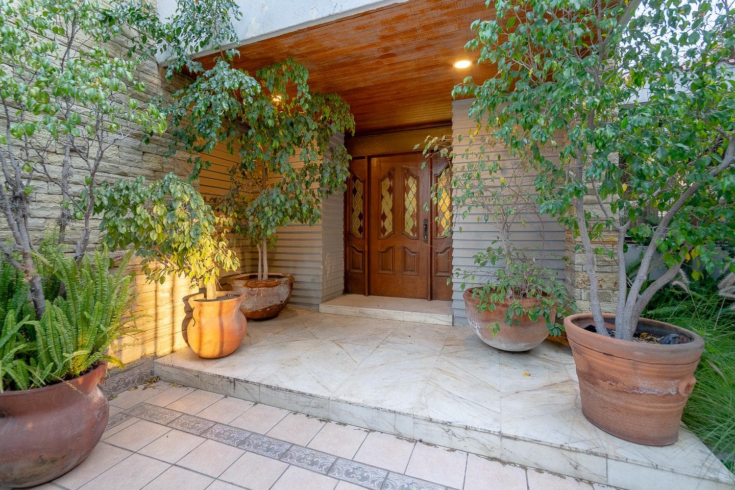 HOME FOR SALE AT LAS FUENTES 2 GOLF CLUB, SPACIOUS GARDEN, SINGLE-STORY.