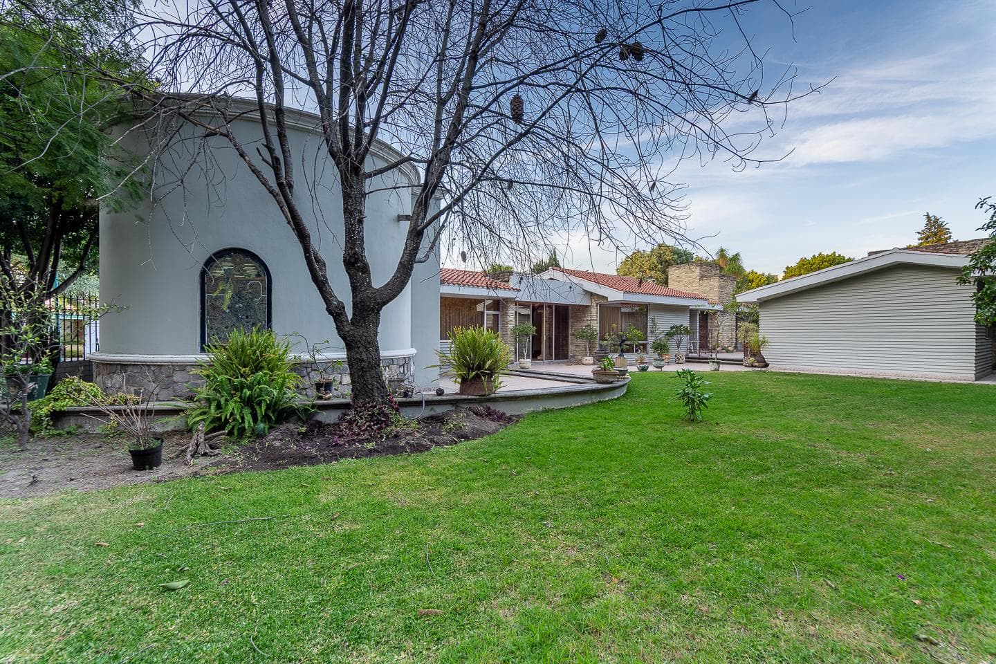 HOME FOR SALE AT LAS FUENTES 2 GOLF CLUB, SPACIOUS GARDEN, SINGLE-STORY.