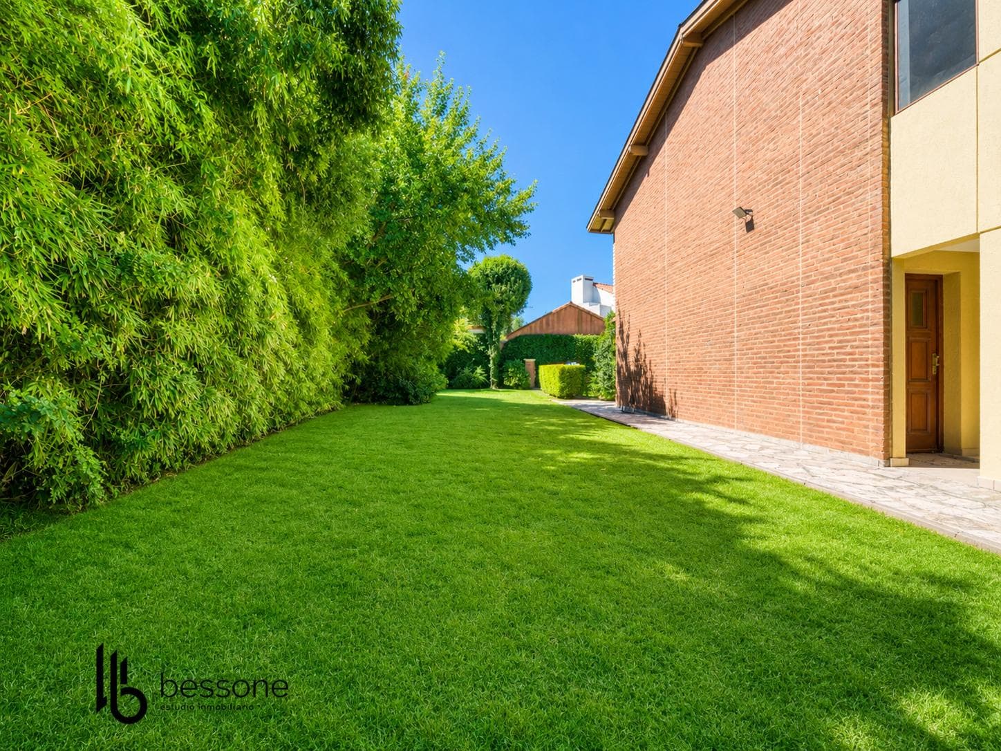 Modern-Style Villa with Pool and Barbecue Area, 5 Rooms, Pinos de Anchorena