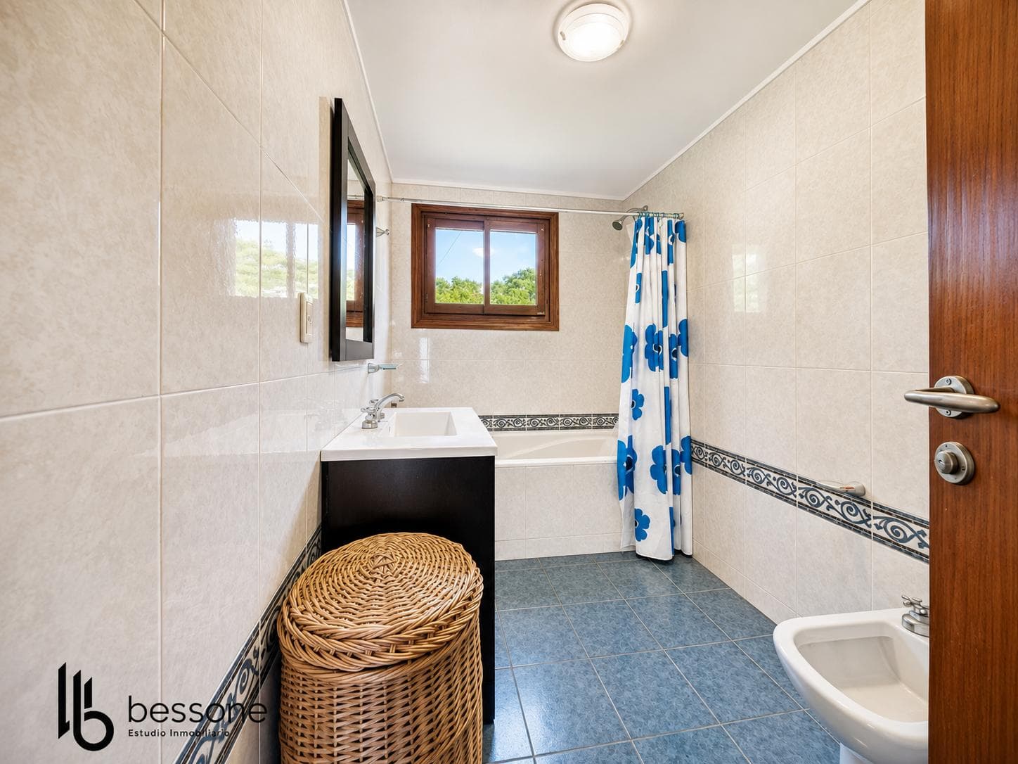 Modern-Style Villa with Pool and Barbecue Area, 5 Rooms, Pinos de Anchorena
