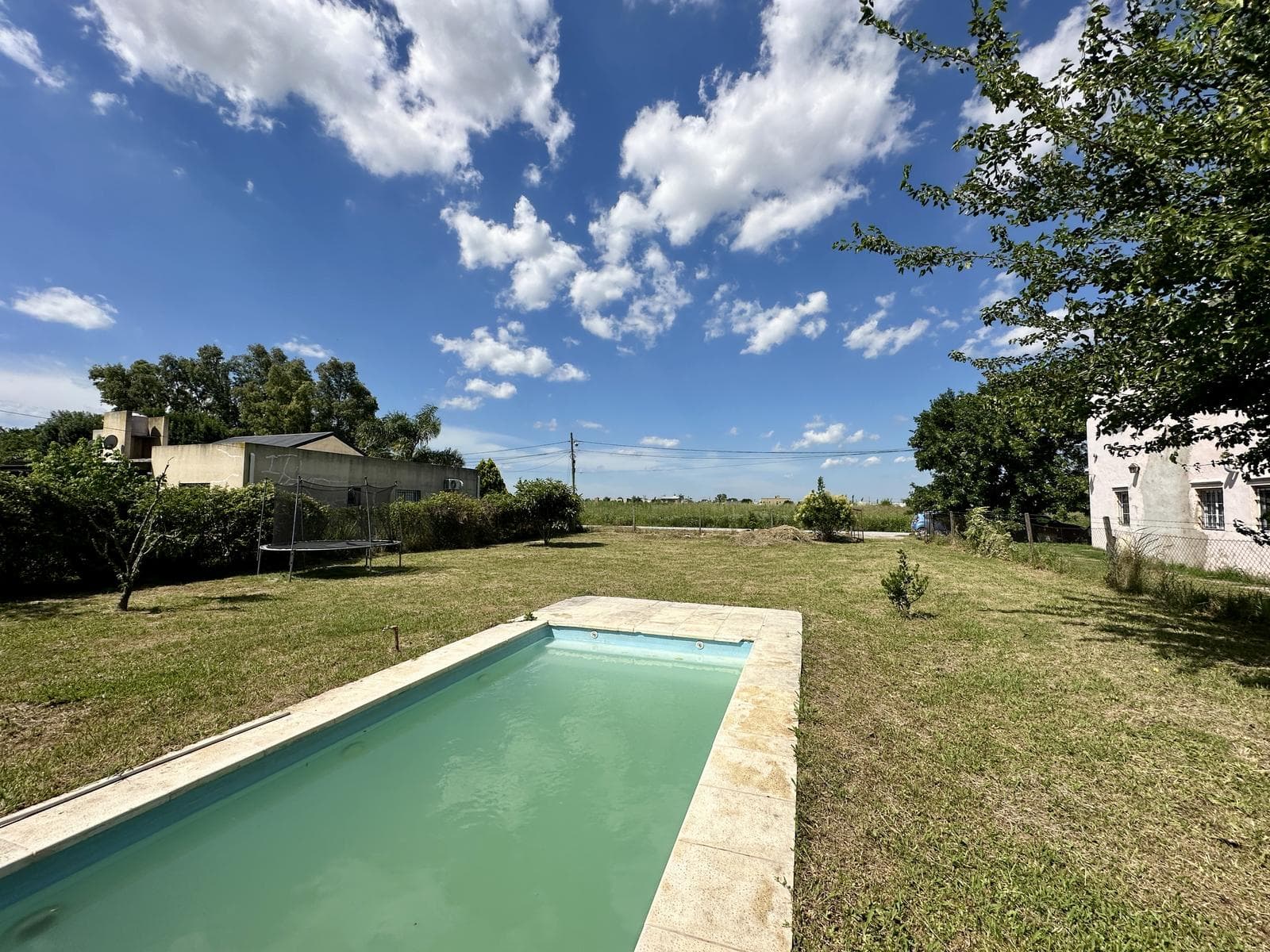 House for Sale. Investment Opportunity. Total area: 800 m2. With a pool. Aldea Suiza, Zárate.