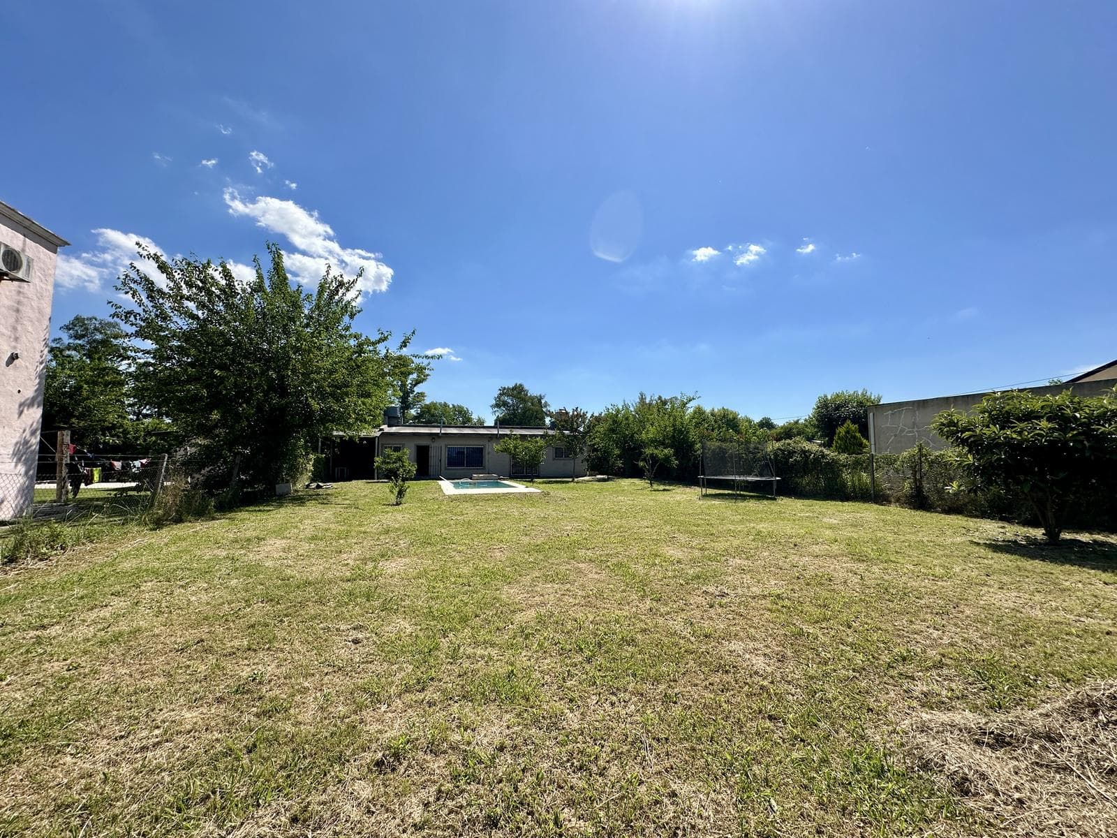 House for Sale. Investment Opportunity. Total area: 800 m2. With a pool. Aldea Suiza, Zárate.