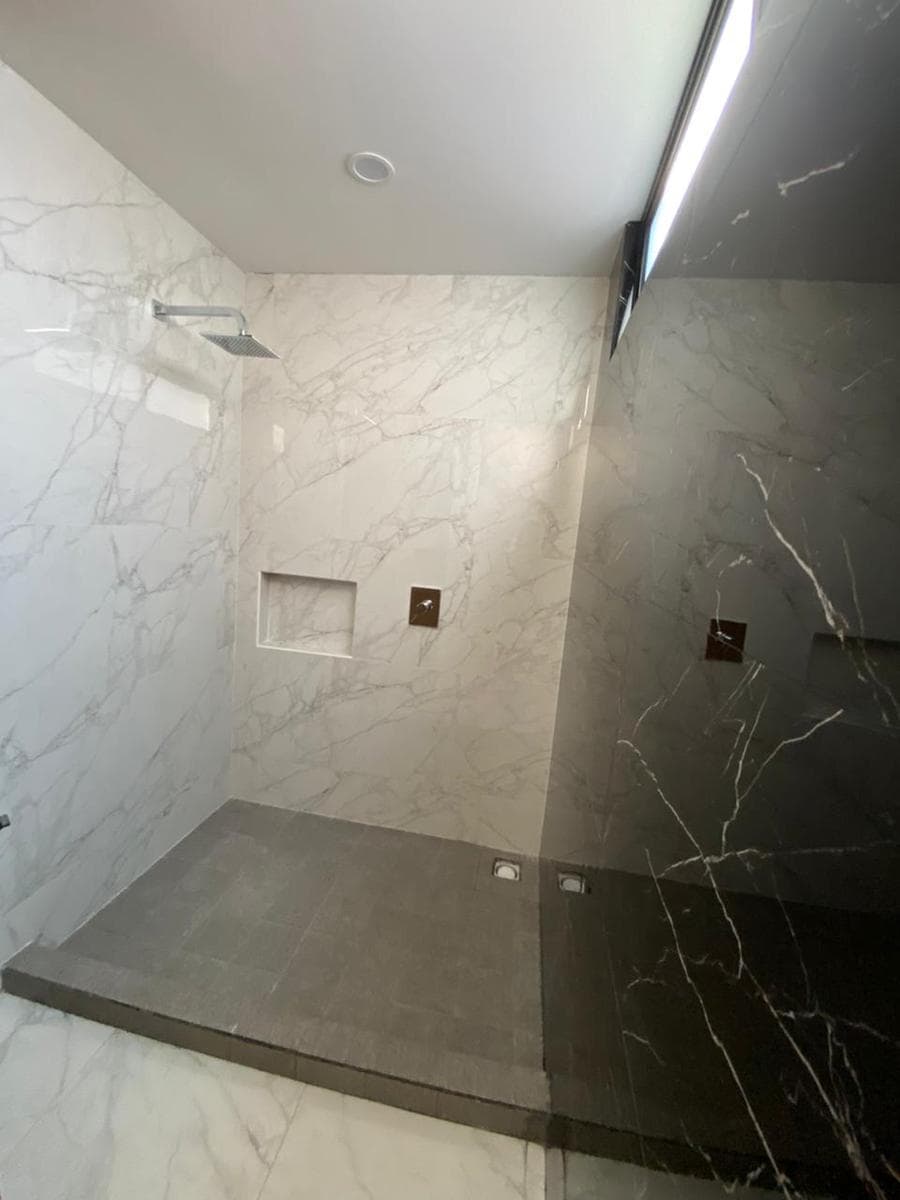 Casa en El Carmen Residencial con 3 amplias Recámaras, sala de Tv y Chimenea