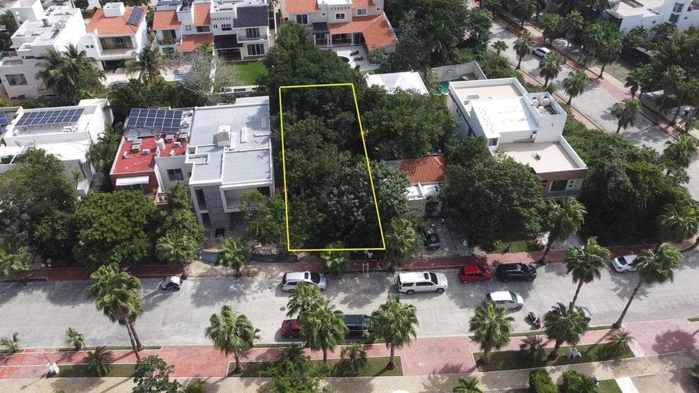 Residential Lot for Sale in Playa Magna, Playa del Carmen – 476 m² with Amenities