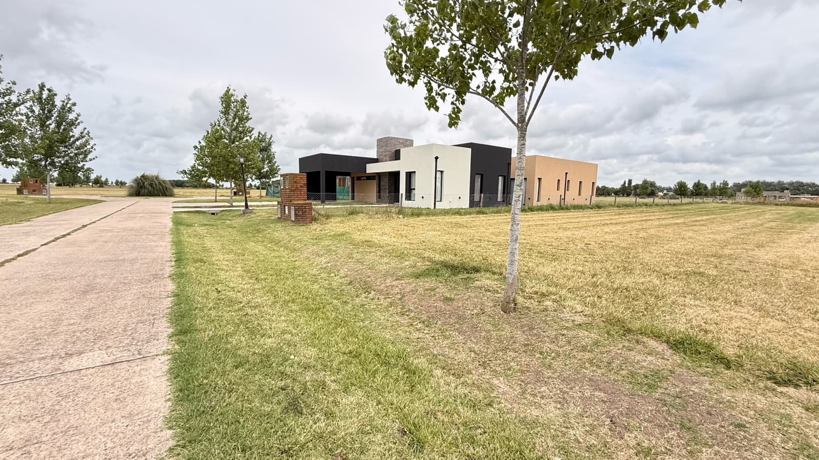 Dive into the exciting world of La Federala! A 1,200-square-meter fenced-in lot!