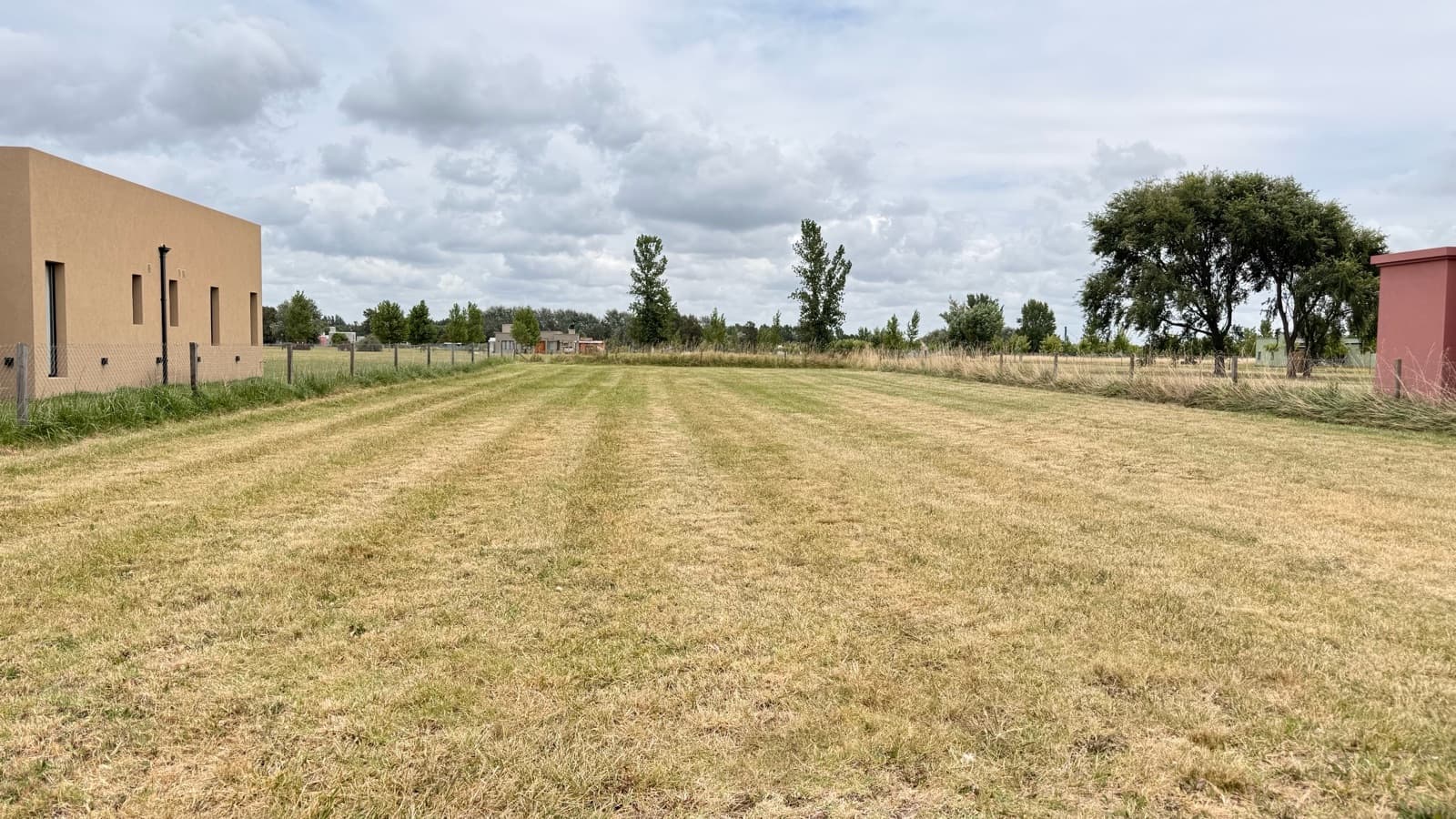 Dive into the exciting world of La Federala! A 1,200-square-meter fenced-in lot!
