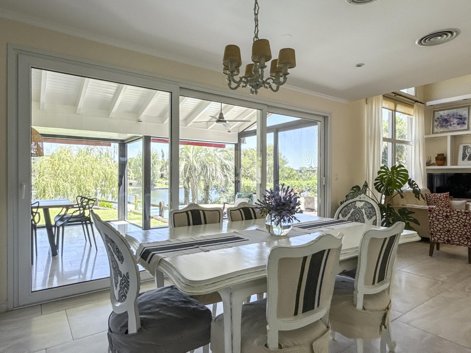 House for sale in the Castores a la Laguna neighborhood, Nordelta, Tigre