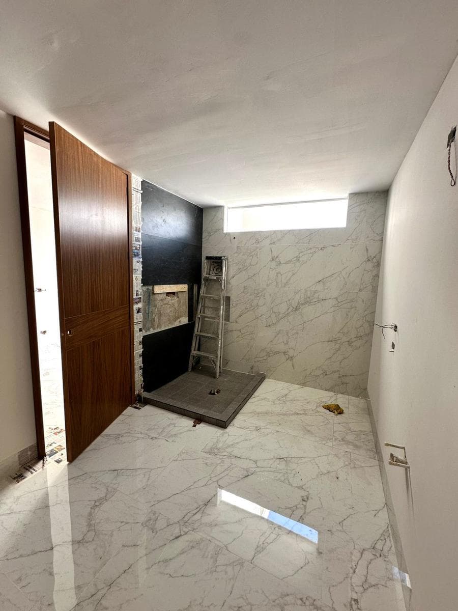 Casa en PreVenta en Jardines del Campestre con Recámara en Planta Baja con Walk in Closet
