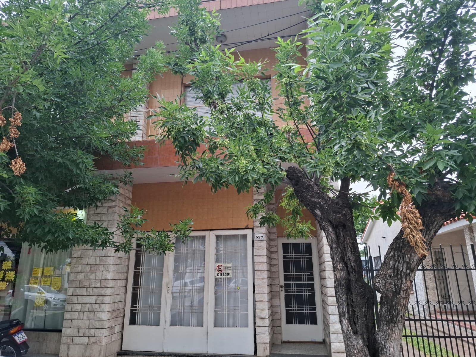 FOR SALE - House with commercial space and garage. Capitán Bermúdez, San Lorenzo.