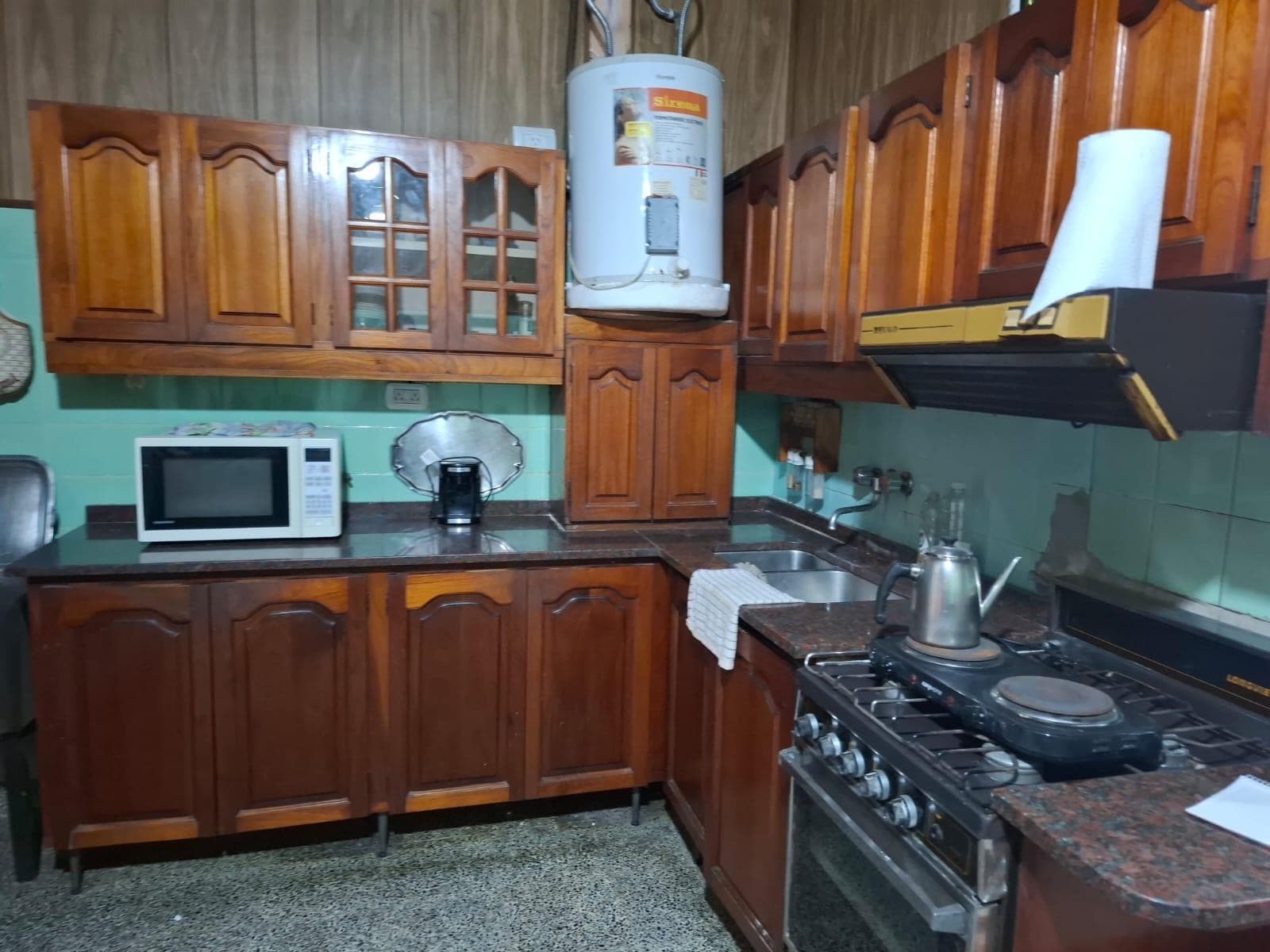 FOR SALE - House with commercial space and garage. Capitán Bermúdez, San Lorenzo.