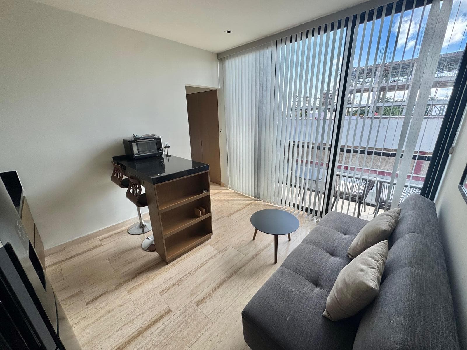 FURNISHED 1-BEDROOM APARTMENT ONE BLOCK FROM 5TH AVENUE