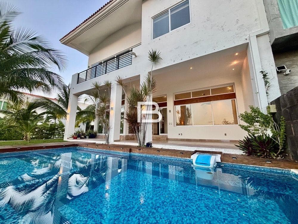 Unfurnished House for Rent in Isla Dorada