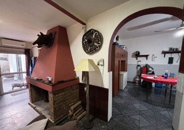 3-Bedroom House for Sale with Garage, Cordón: A Unique Investment Opportunity!