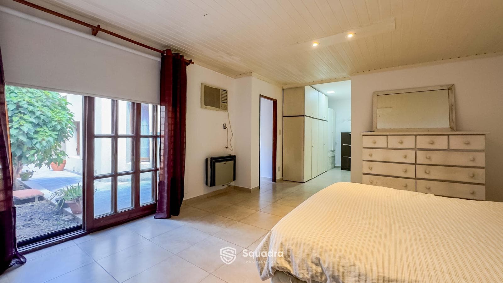 FOR SALE | TRADE - 4-bedroom house, commercial space, patio, and garage - Abasto, Rosario.