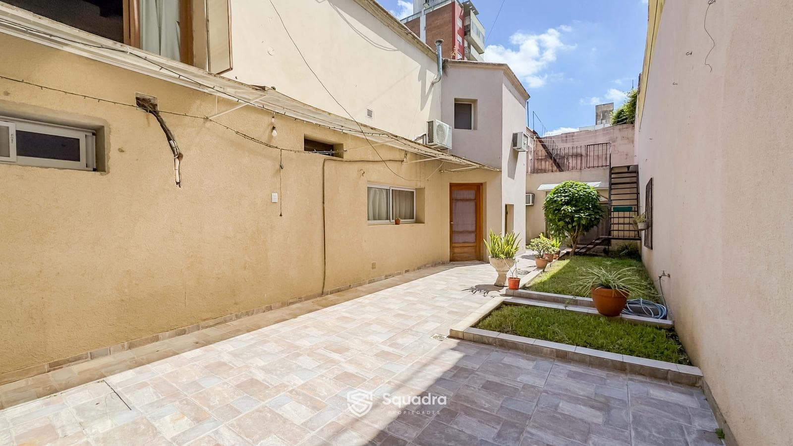 FOR SALE | TRADE - 4-bedroom house, commercial space, patio, and garage - Abasto, Rosario.