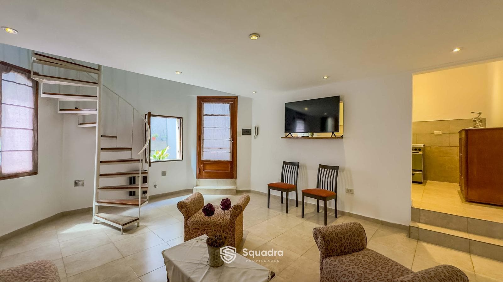FOR SALE | TRADE - 4-bedroom house, commercial space, patio, and garage - Abasto, Rosario.