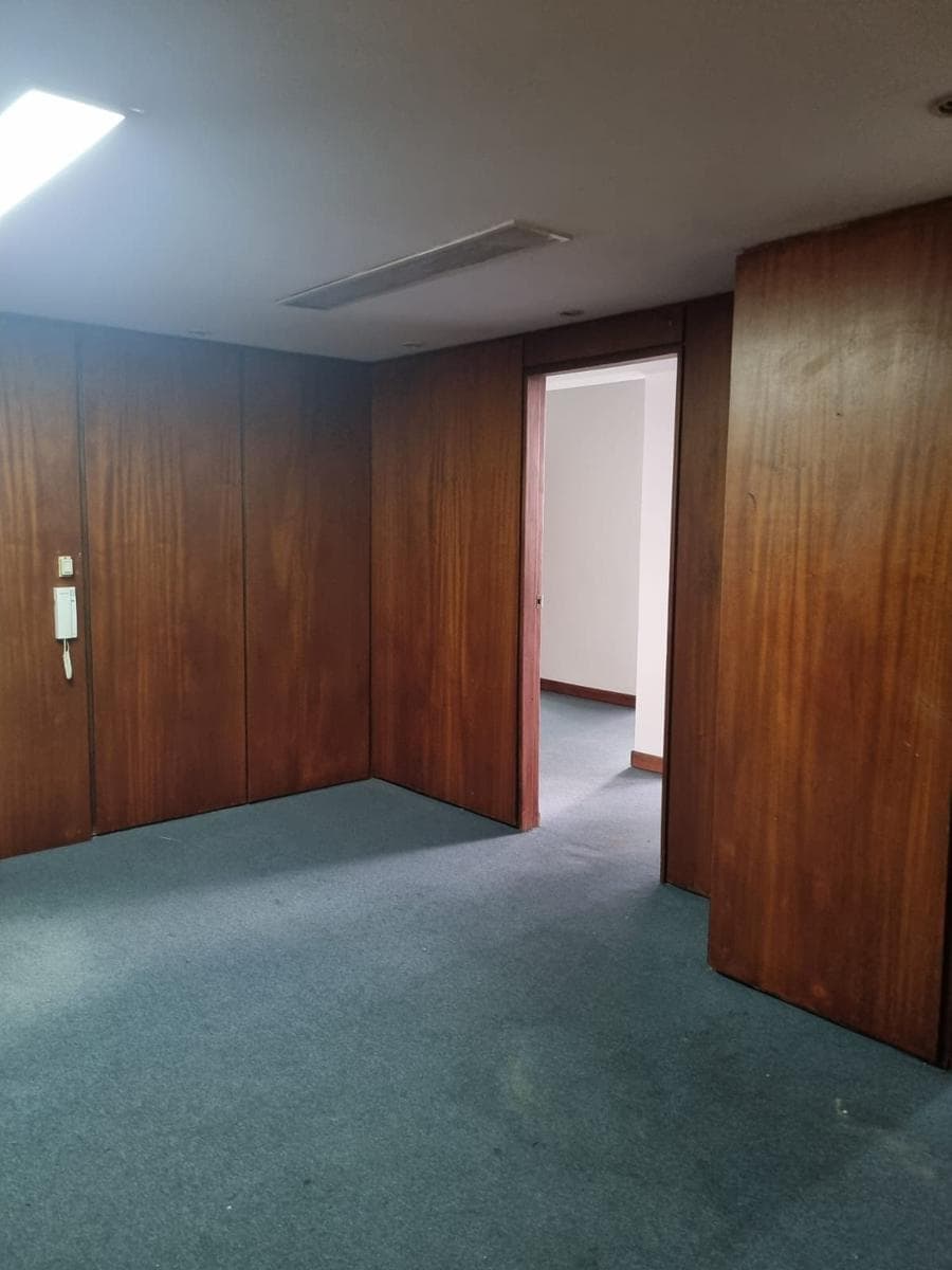 144 m² office space for rent with 2 parking spaces