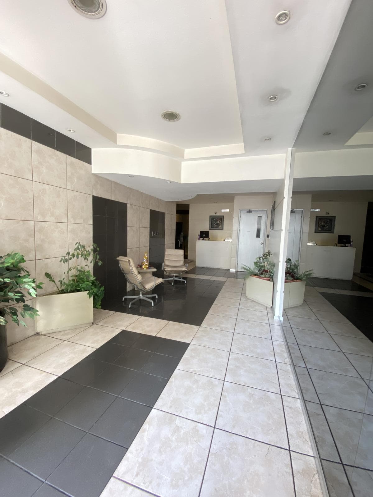 3-Bedroom Apartment for Sale and Rent, with Maid's Quarters, Just a Few Meters from the Promenade