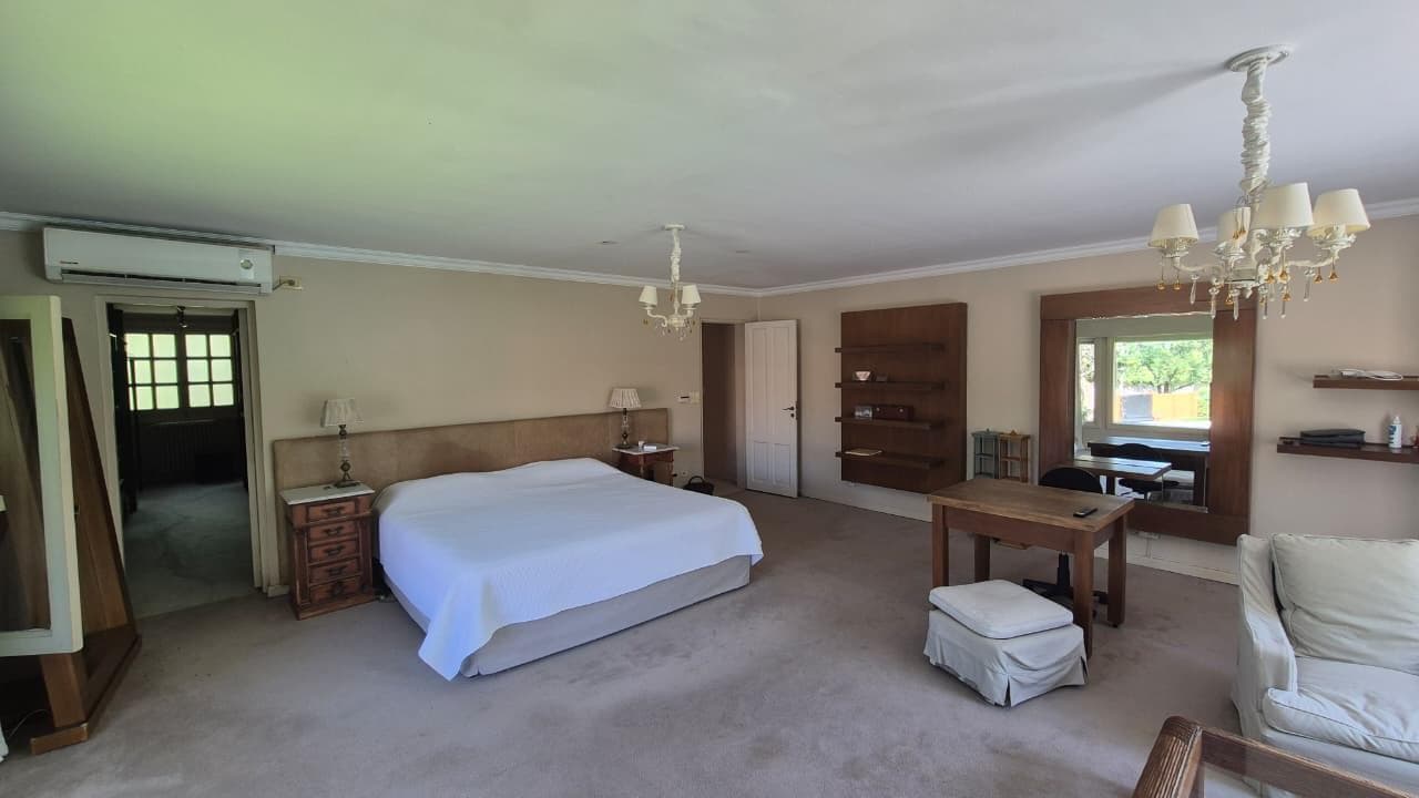 House for Sale - Large 3,000 m² Lot in Pacheco - Financing Available