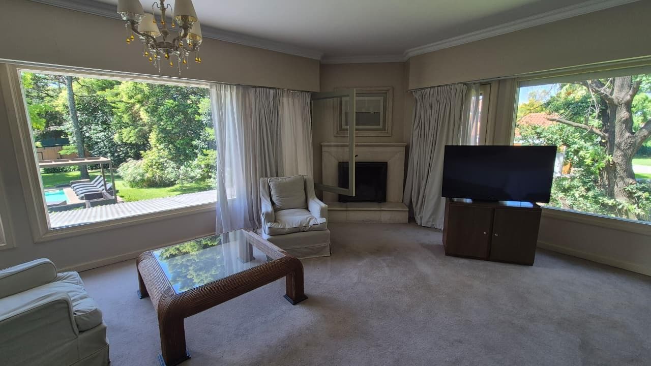 House for Sale - Large 3,000 m² Lot in Pacheco - Financing Available