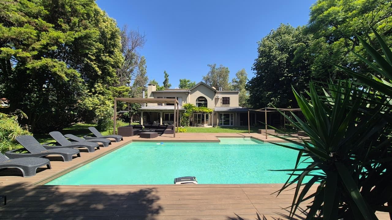 House for Sale - Large 3,000 m² Lot in Pacheco - Financing Available