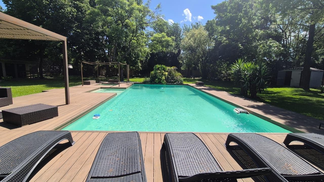 House for Sale - Large 3,000 m² Lot in Pacheco - Financing Available
